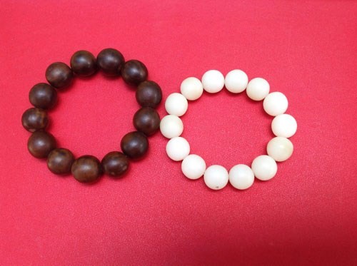 Lạ lùng cây cho nghìn trái ở chùa Bửu Quang ảnh 4 Lạ lùng cây cho nghìn trái đẹp như chuỗi ngọc trai - ảnh 4