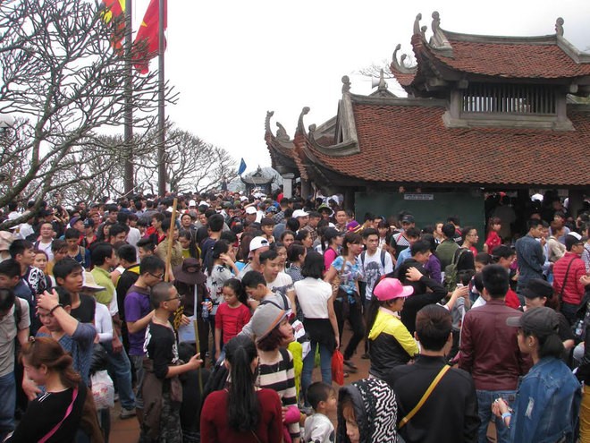 Quảng Ninh: Nườm nượp người trẩy hội Yên Tử ảnh 3 Quảng Ninh: Nườm nượp người trẩy hội Yên Tử ảnh 3