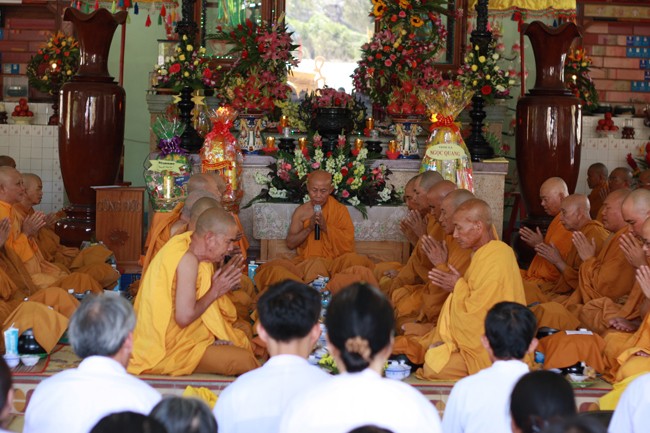 Giáo đoàn III tưởng niệm Tổ sư Minh Đăng Quang ảnh 4 khanhhoa15.jpg