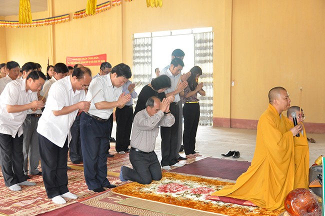 Lạng Sơn: Sẽ xây dựng ngôi chùa ở cửa khẩu Tân Thanh ảnh 1 doan lanh dao le Phat.jpg