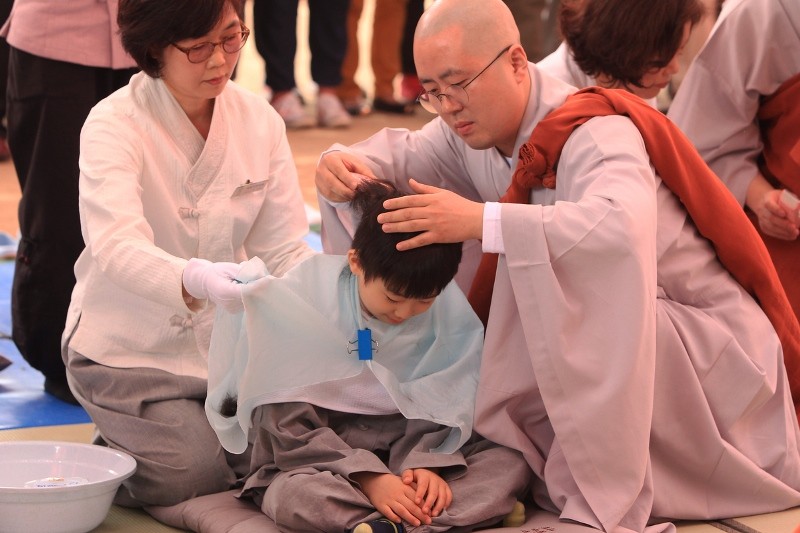 Chùm ảnh: Trẻ em tập sự xuất gia mừng Phật đản ảnh 1 H3a.jpg