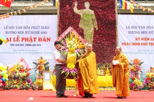 Lễ hội Văn hóa Phật giáo "Hương sen xứ Nghệ" ảnh 10 1 hsen 11.jpg