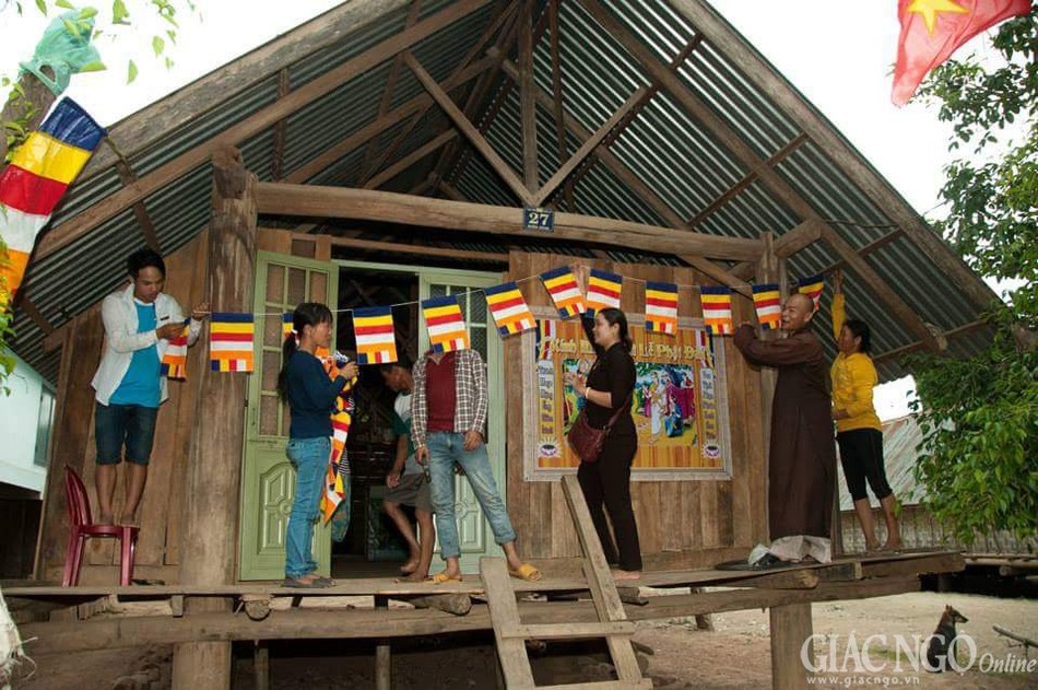 Buôn làng hân hoan đón mừng Phật đản ảnh 5 h5.jpg