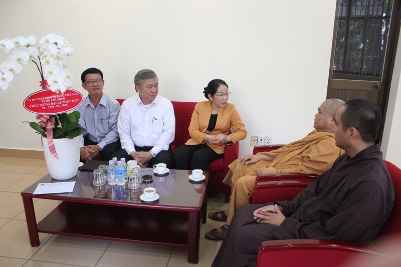 UBMTTQVN TP chúc mừng Phật đản Báo Giác Ngộ ảnh 1 1mt.jpg