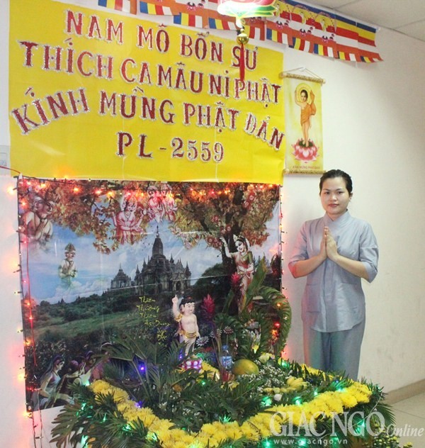 Phật tử thành kính thiết trí lễ đài Phật đản tại tư gia ảnh 7 7t.jpg