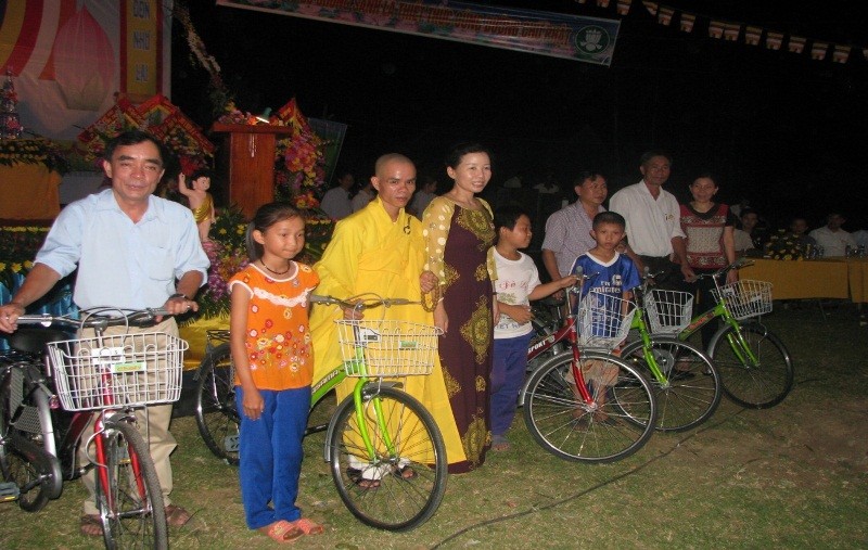 Các chùa tổ chức lễ tắm Phật trang nghiêm ảnh 18 htinh 2.jpg