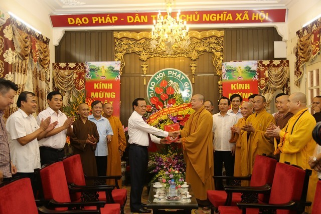 Lãnh đạo TP.Hà Nội thăm GHPGVN nhân lễ Phật đản ảnh 4 hanoi 4.jpg