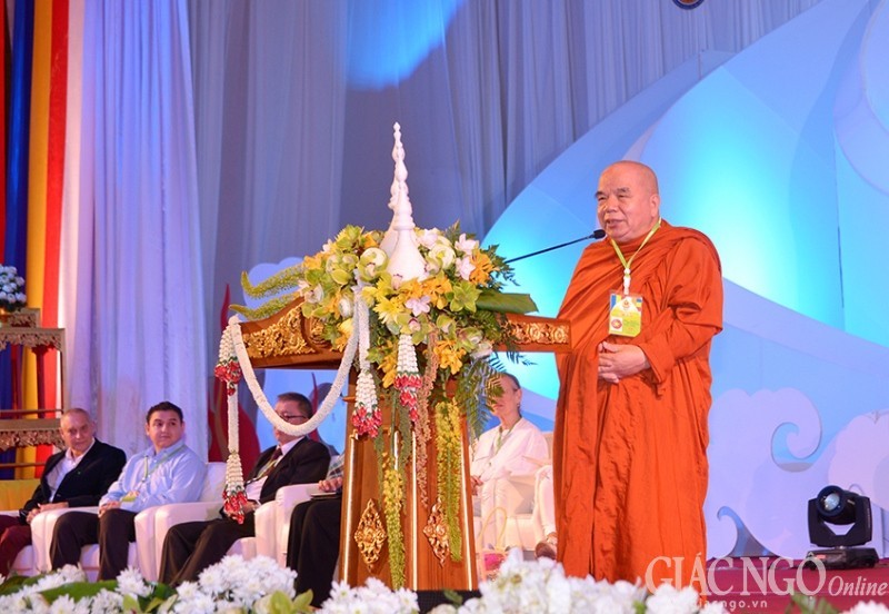 Công chúa Thái Lan dự Vesak, cúng dường chư Tăng ảnh 10 1 cchua03.jpg