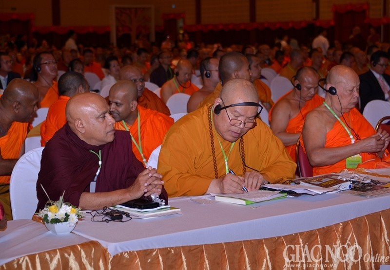 Công chúa Thái Lan dự Vesak, cúng dường chư Tăng ảnh 7 1 cchua12.jpg