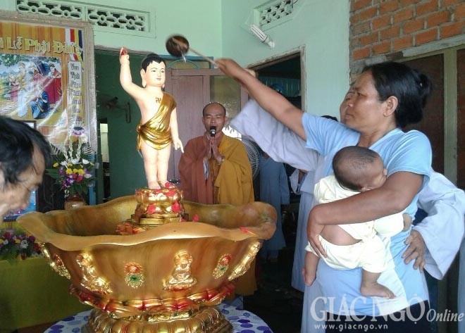 Xúc động lễ tắm Phật của đồng bào Ê-đê ảnh 6 dlak14.jpg