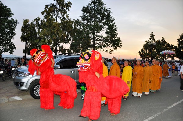 Kon Tum: Đêm hoa đăng lung linh bên dòng ĐăkLa ảnh 2 Hinh 2.jpg