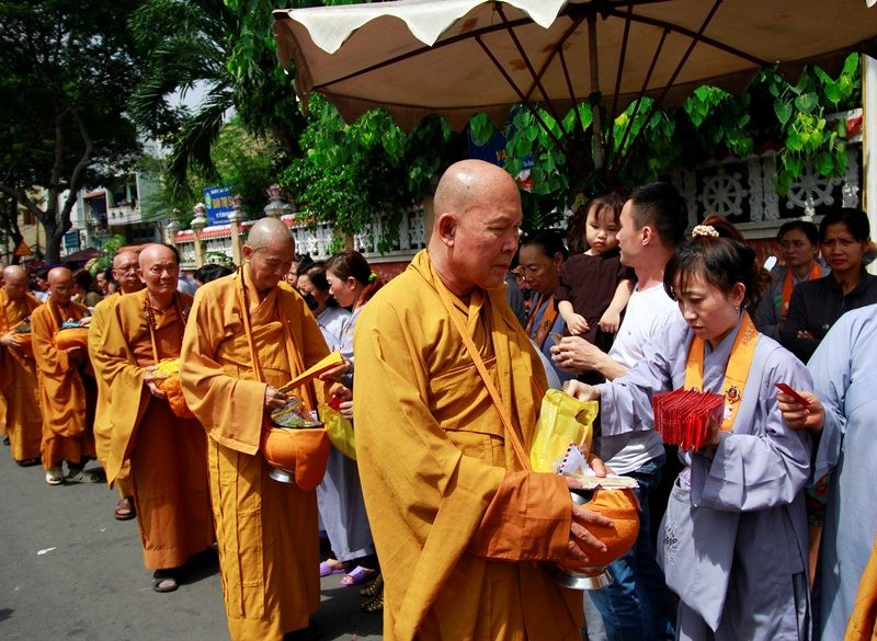 3. Nguồn gốc và truyền thống sớt bát cúng dường