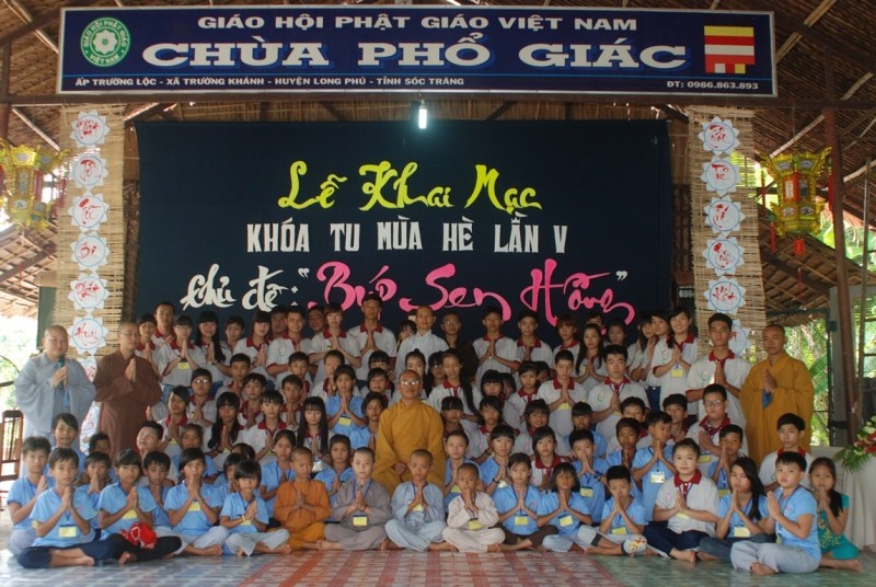 CHUP ANH KHAI MAC LUU NIEM.JPG