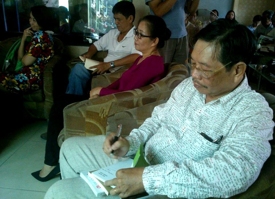 Ra mắt tập thơ, tập truyện của Nguyên Cẩn ảnh 3 nguyen can 8.jpg