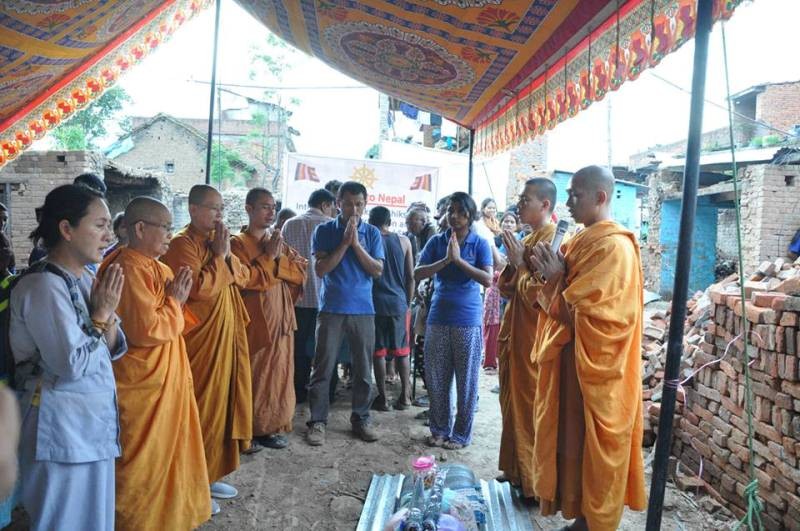 Phật giáo Khất sĩ tại hải ngoại cứu trợ ở Nepal ảnh 1 ksi1.jpg
