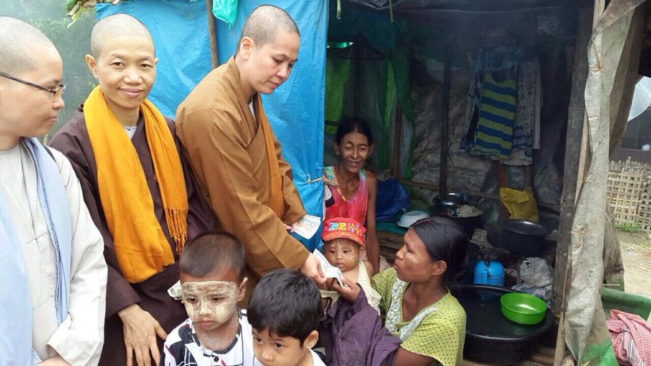 Tăng Ni VN cứu trợ lũ lụt tại Myanmar ảnh 1 myanmar 1.jpg