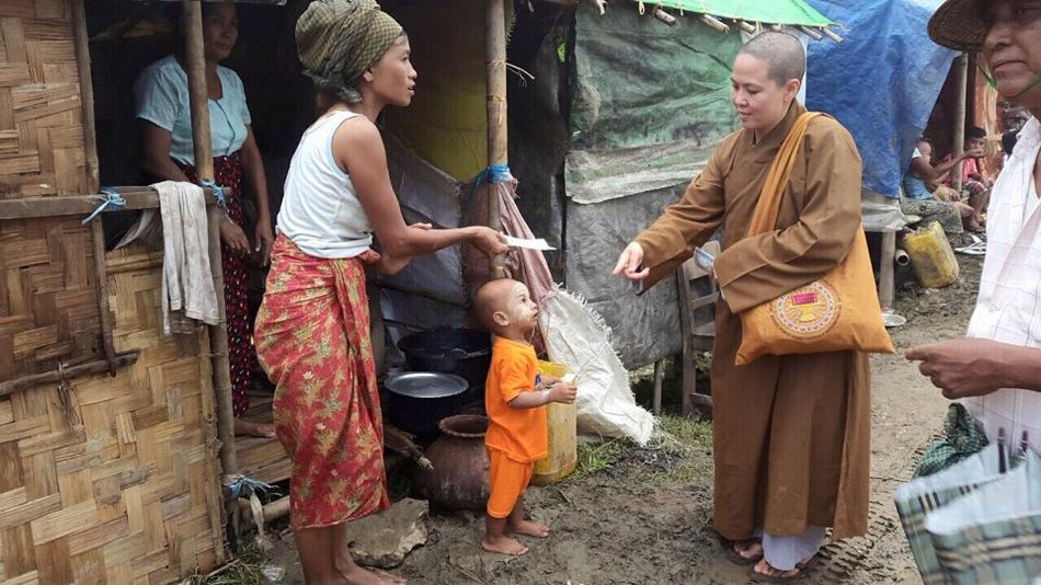 Tăng Ni VN cứu trợ lũ lụt tại Myanmar ảnh 2 myanmar 2.jpg