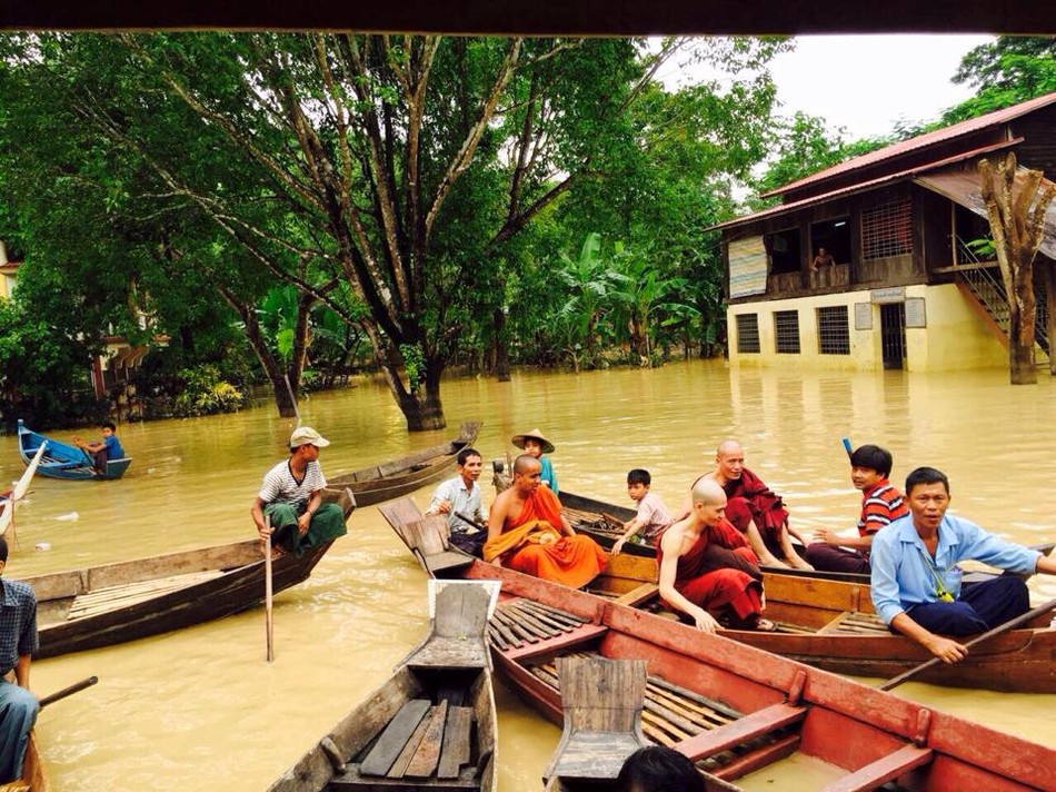 Tăng Ni VN cứu trợ lũ lụt tại Myanmar ảnh 3 myanmar 3.jpg
