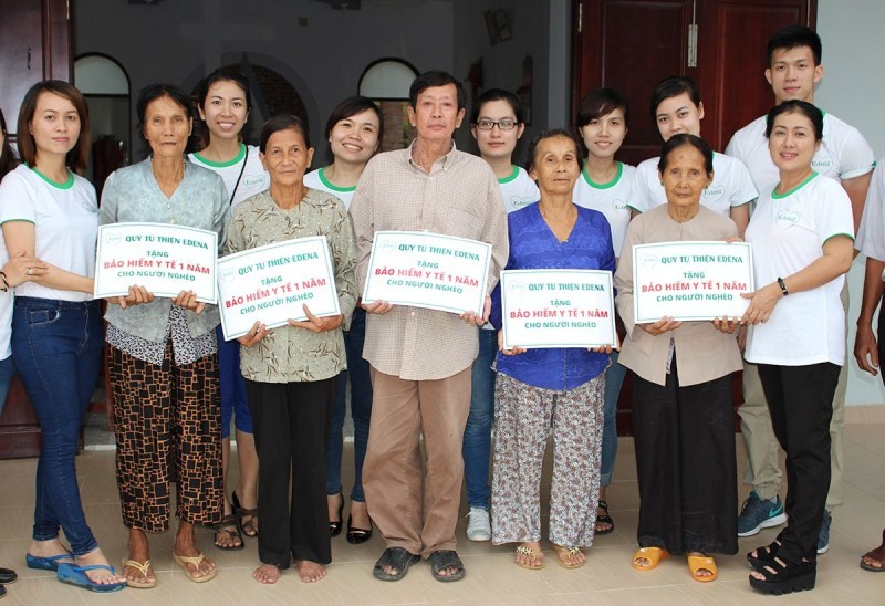 Hoa hậu Diễm Hương, nghệ sĩ Thanh Thuỷ làm từ thiện ảnh 2 Edena tu thien 2.jpg