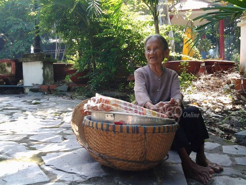 Chuyện người mẹ bán nhang trên núi Bửu Long ảnh 1 camxuc1.jpg