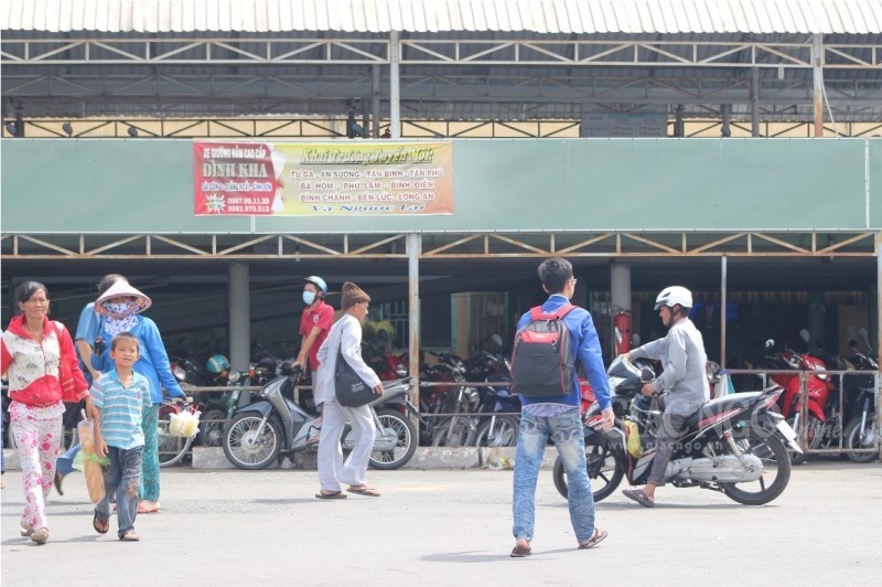 Phóng sự ảnh: Theo chân sư giả khất thực phi pháp ảnh 20 20KT.jpg