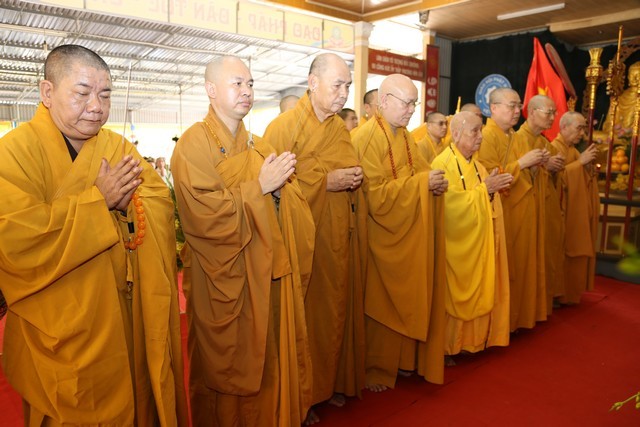 Ninh Bình: Tưởng niệm cố Đại lão HT.Thích Tâm Châu ảnh 5 hnoi 3.jpg