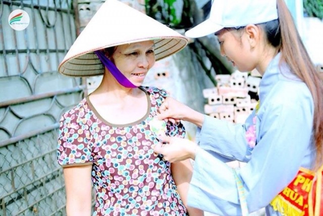 Thanh Hóa: "Hoa hồng xuống phố" mùa Vu lan ảnh 4 xpho 2.jpg