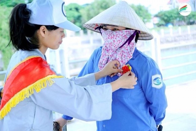 Thanh Hóa: "Hoa hồng xuống phố" mùa Vu lan ảnh 3 xpho 3.jpg