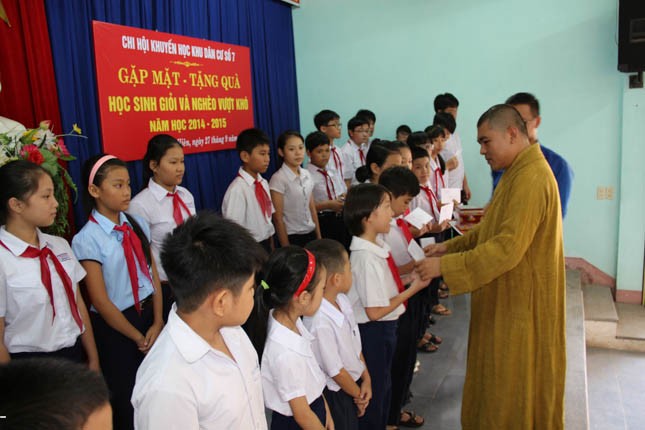 Đà Nẵng: Chùa An Long trao tặng học bổng ảnh 1 trungthuanlong-4.jpg