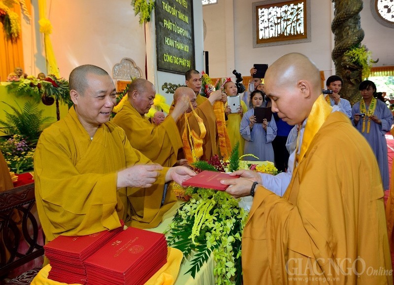 Gần 100 Tăng Ni tốt nghiệp Cao - Trung cấp giảng sư ảnh 9 h9.jpg