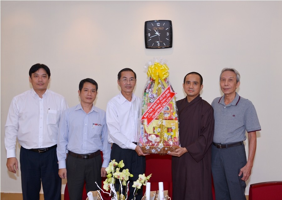 BanTon giao TPHCM chuc Tet BGN (2).JPG