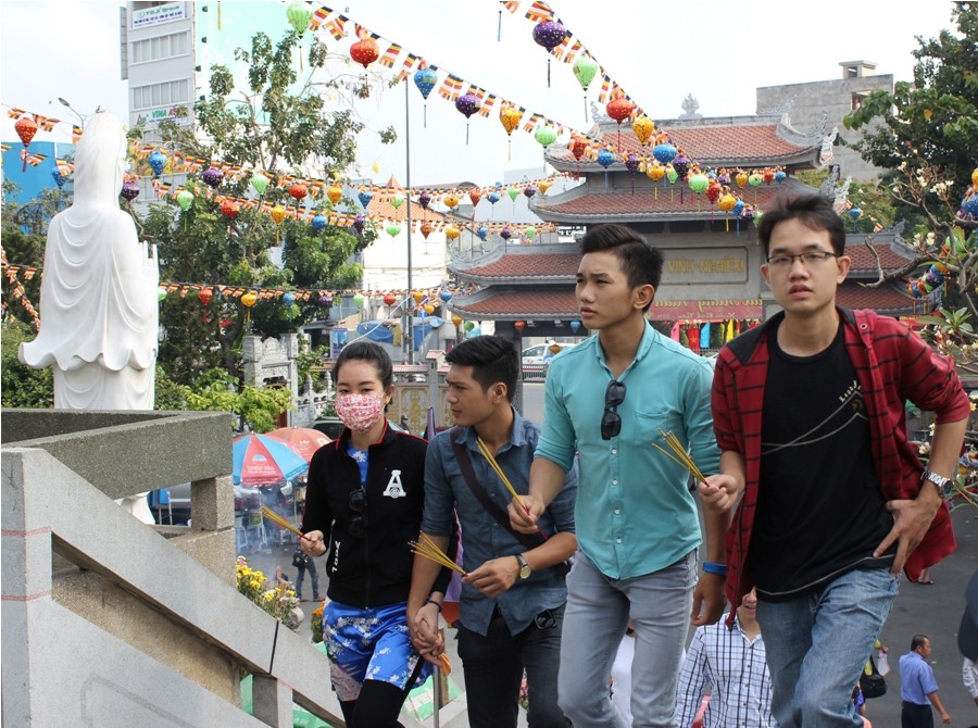 Đầu năm, người trẻ rủ nhau đi 10 chùa ảnh 3 3hh.jpg