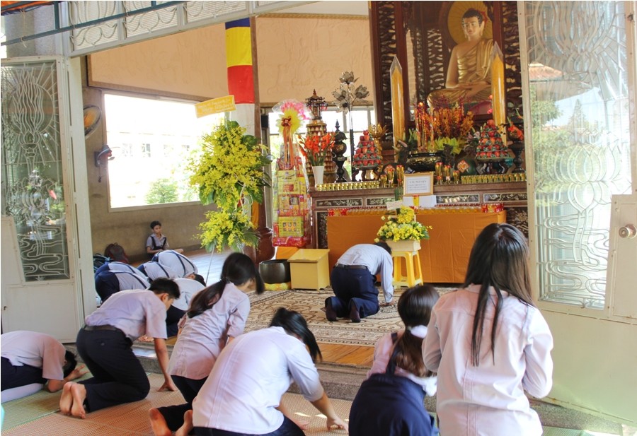 Đầu năm, người trẻ rủ nhau đi 10 chùa ảnh 5 5hh.jpg