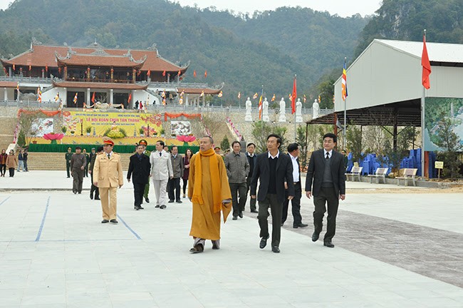 Thượng tướng Đặng Văn Hiếu lễ Phật chùa Tân Thanh ảnh 1 a ls 2.jpg