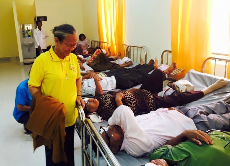 tham mo mat.jpg