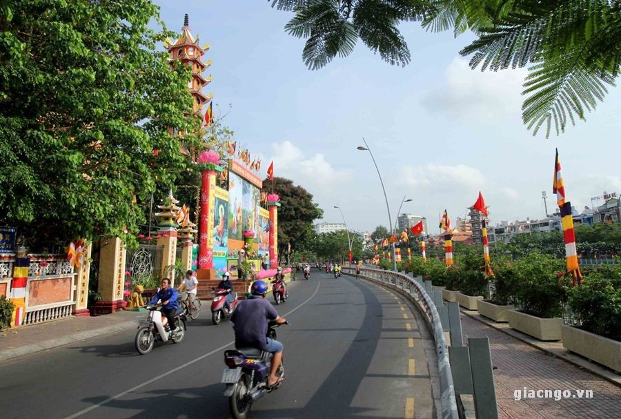 KHONG KHI pd (2).JPG