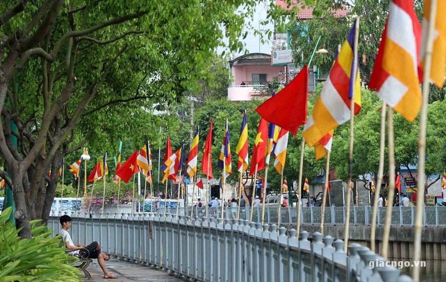 KHONG KHI pd (28).JPG