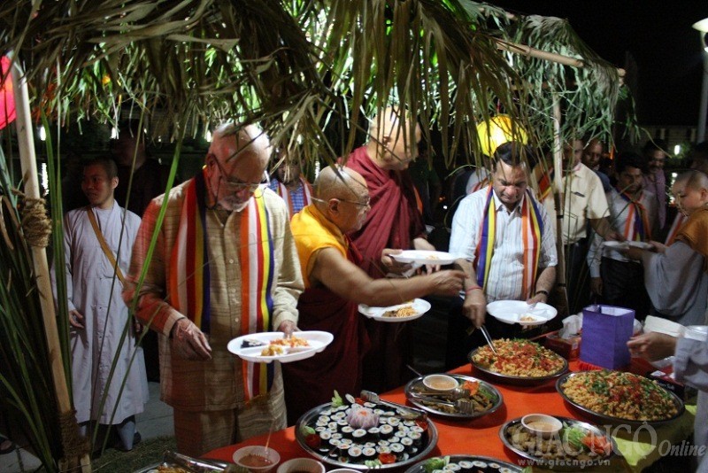 Tăng Ni du học sinh VN tại Ấn Độ mừng Phật đản ảnh 5 IMG_0164.jpg