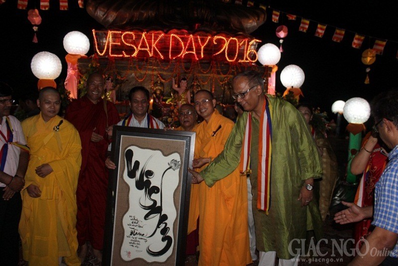 Tăng Ni du học sinh VN tại Ấn Độ mừng Phật đản ảnh 7 IMG_0178.jpg