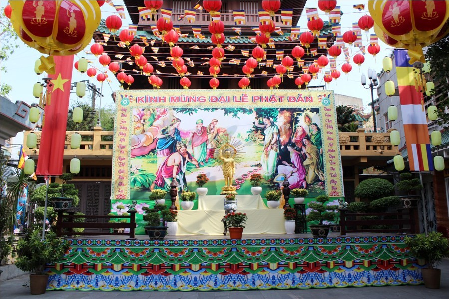 Chiêm ngưỡng lễ đài Phật đản tại các chùa ở TP.HCM ảnh 3 5ld.jpg