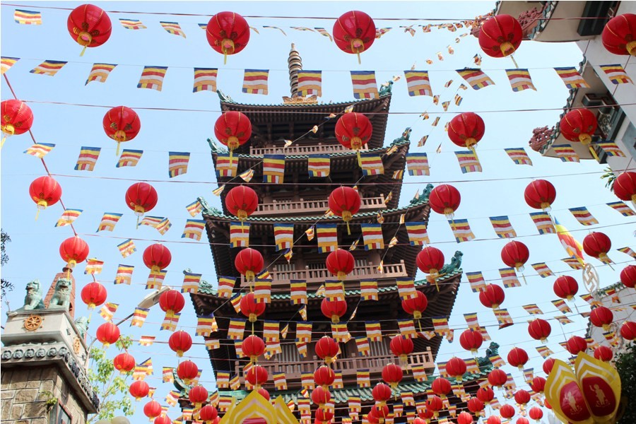 Chiêm ngưỡng lễ đài Phật đản tại các chùa ở TP.HCM ảnh 4 6ld.jpg