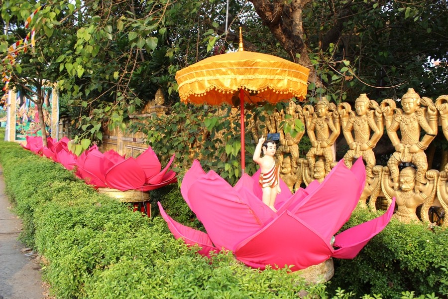 Chiêm ngưỡng lễ đài Phật đản tại các chùa ở TP.HCM ảnh 6 8ld.jpg