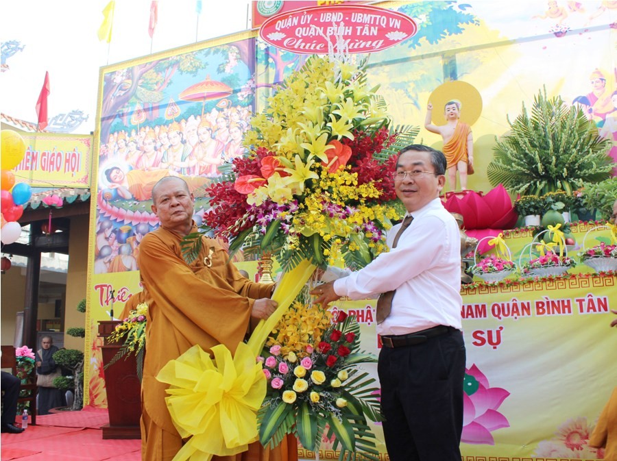 Trang nghiêm lễ Phật đản tại Q.Bình Tân ảnh 5 11bt.jpg