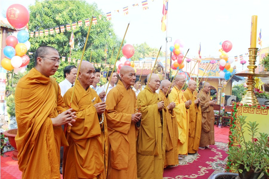 Trang nghiêm lễ Phật đản tại Q.Bình Tân ảnh 6 13bt.jpg