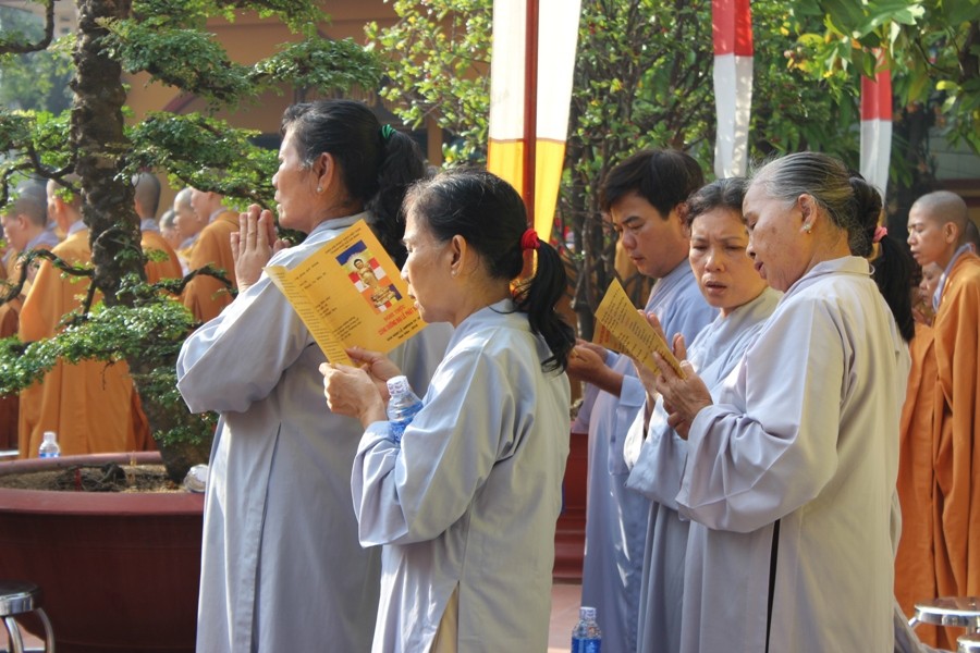 Trang nghiêm lễ Phật đản tại Q.Bình Tân ảnh 8 16bt.jpg