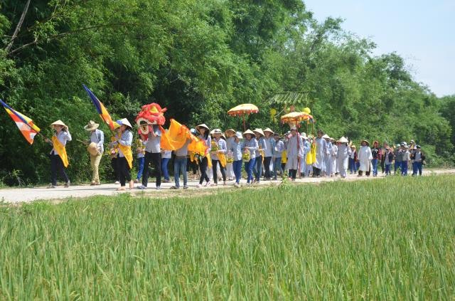Làng quê nghèo tỉnh Quảng Trị hoan hỷ rước Phật ảnh 5 qtri 3.jpg