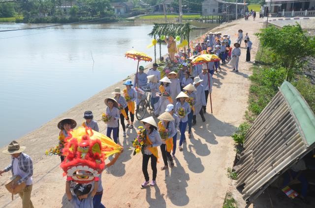 Làng quê nghèo tỉnh Quảng Trị hoan hỷ rước Phật ảnh 6 qtri 4.jpg