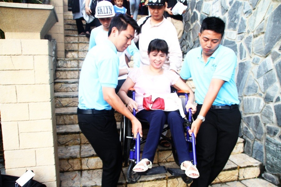 Những ước mơ bay cao của trẻ em khuyết tật ảnh 1 khieng xuong tau.jpg