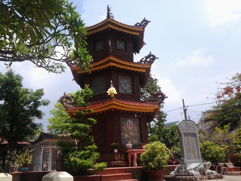 Kiến trúc ngôi mộ tháp đá ong ở ngôi chùa cổ ảnh 4 mothap4.jpg