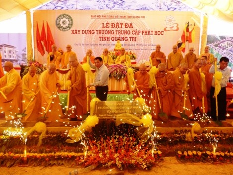 Đặt đá xây dựng Trường Trung cấp Phật học Quảng Trị ảnh 5 3.jpg